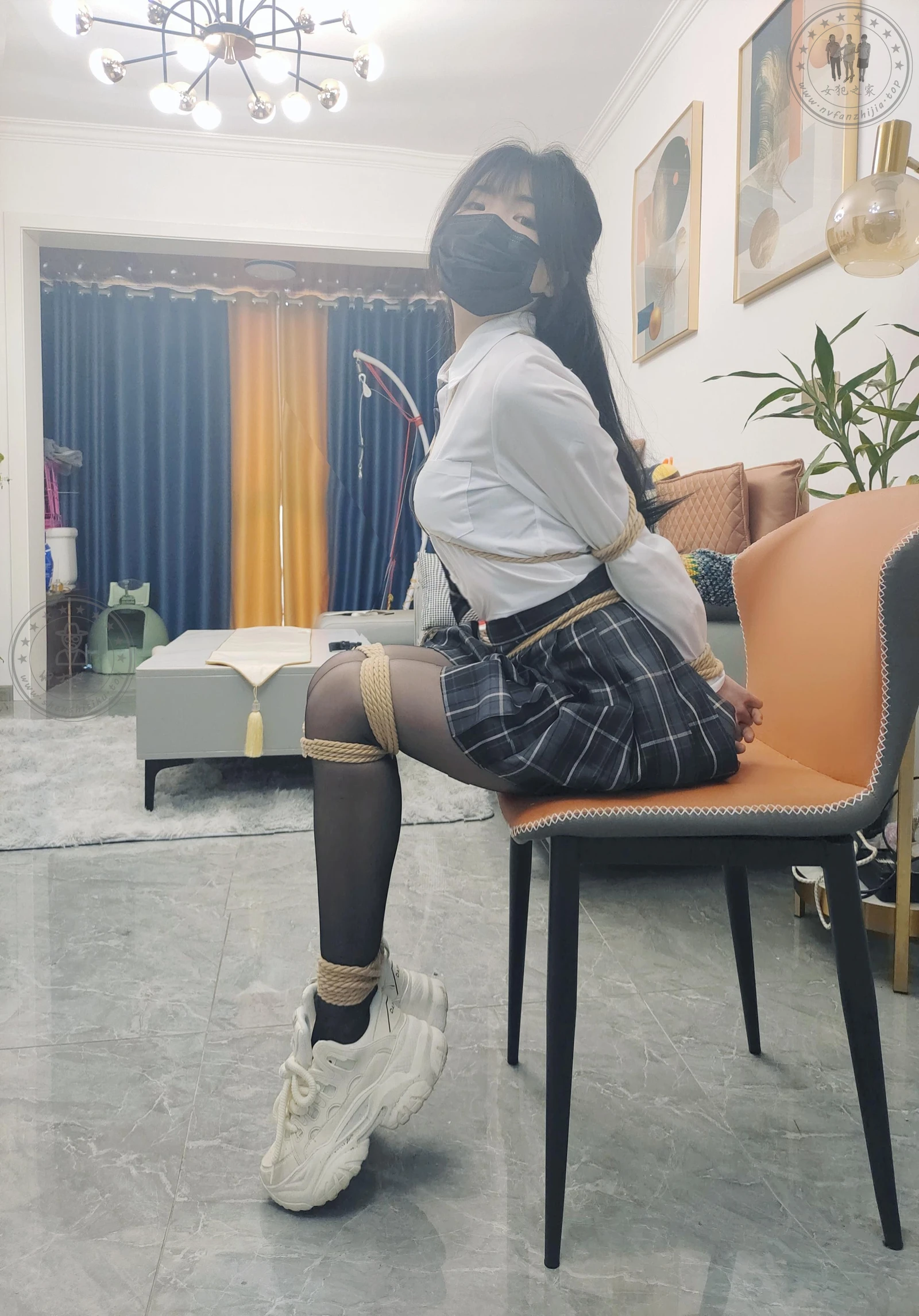 蒙面大叔绑架jk少女【15p】